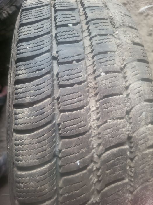 Geante cu cauciucuri noi 215.75r16c de vanzare
