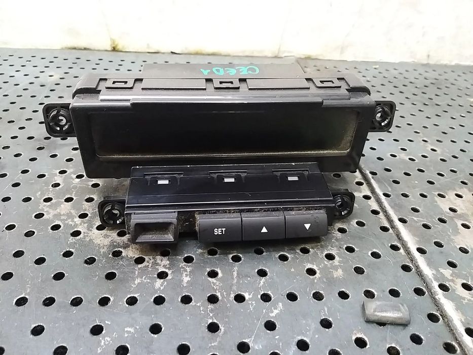 Display afisaj bord kia ceed 1 957101h700