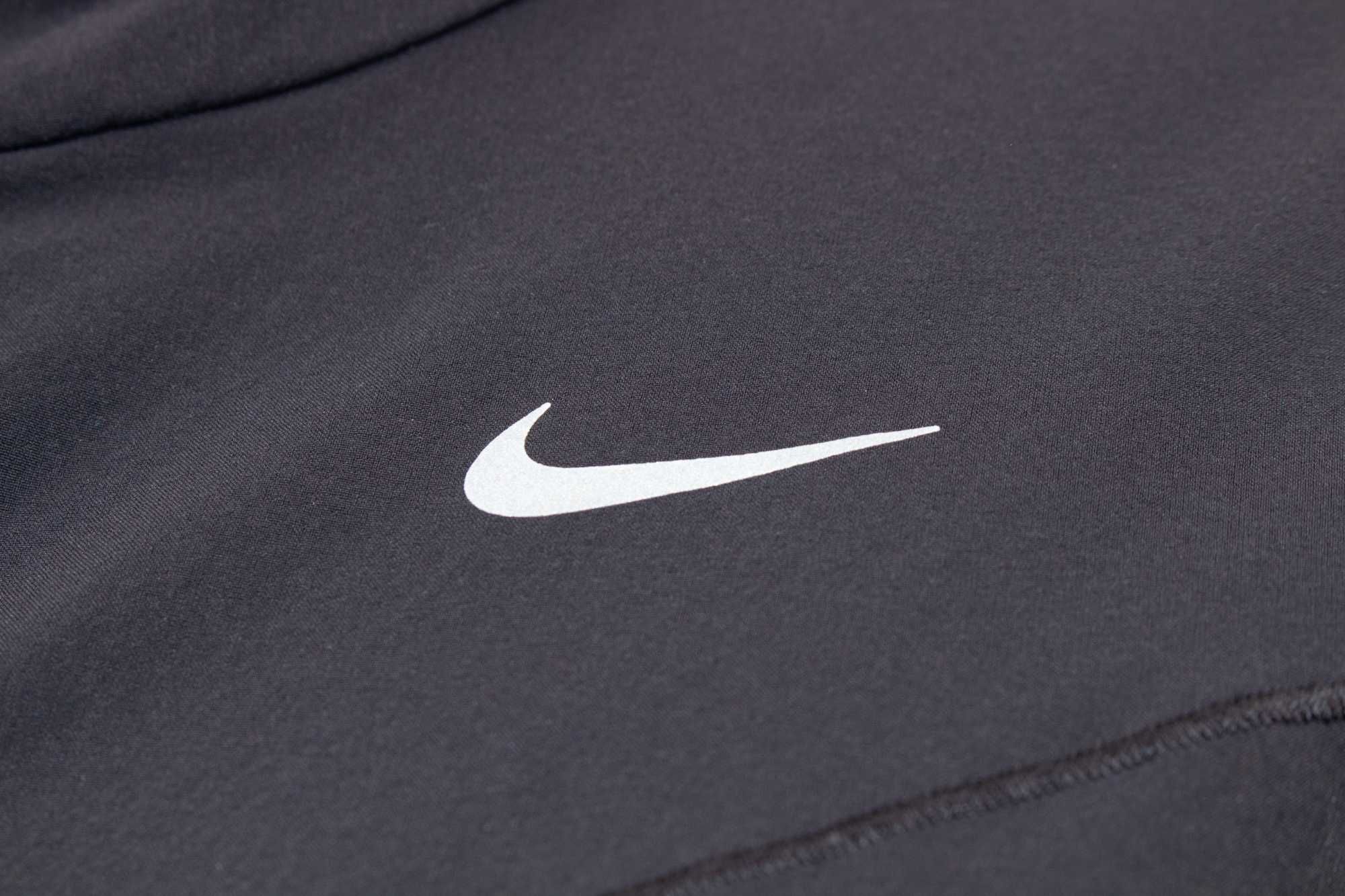 Nike оригинално дамско яке Swift UV черно с качулка за бягане S