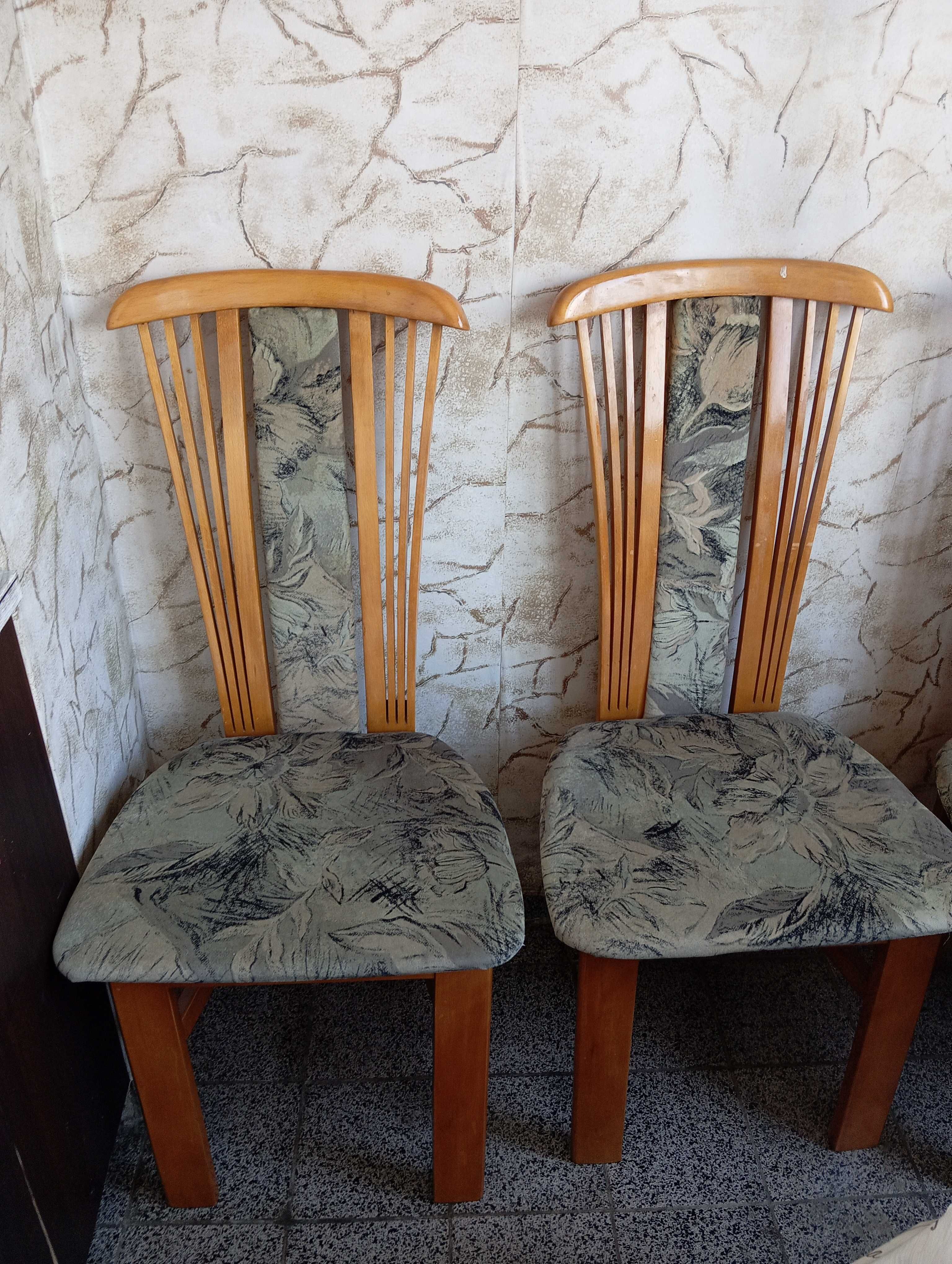 Трапезни 5бр столове,дърво и тапицерия