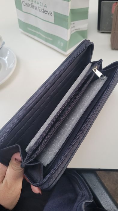 Нов портфейл с етикет