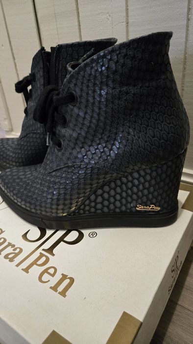 Дамски боти Sara Pen