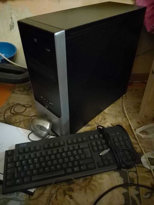 calculator pe linux plus mouse plus tastatura plus monitor