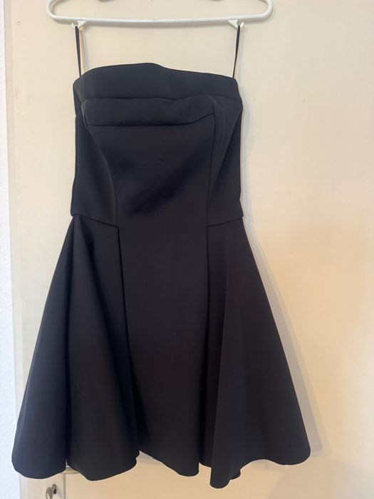 Черна рокля на Illumminee