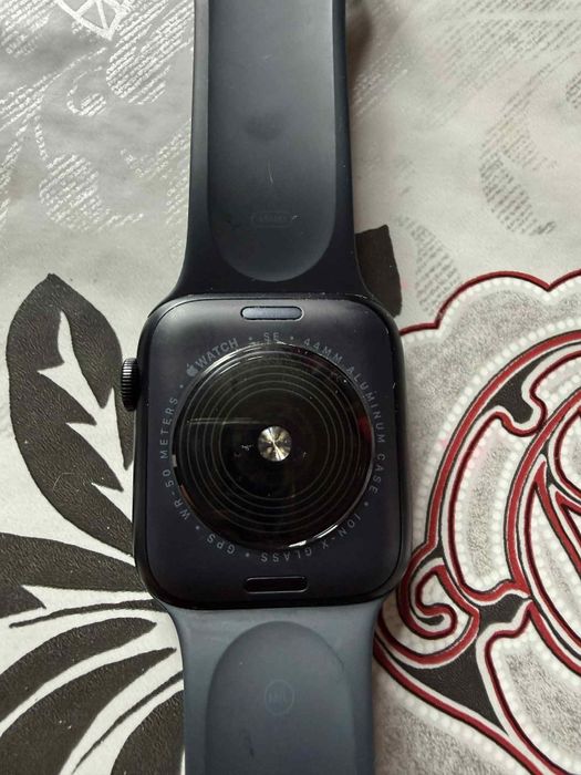 Продавам apple watch SE 2 -gen
