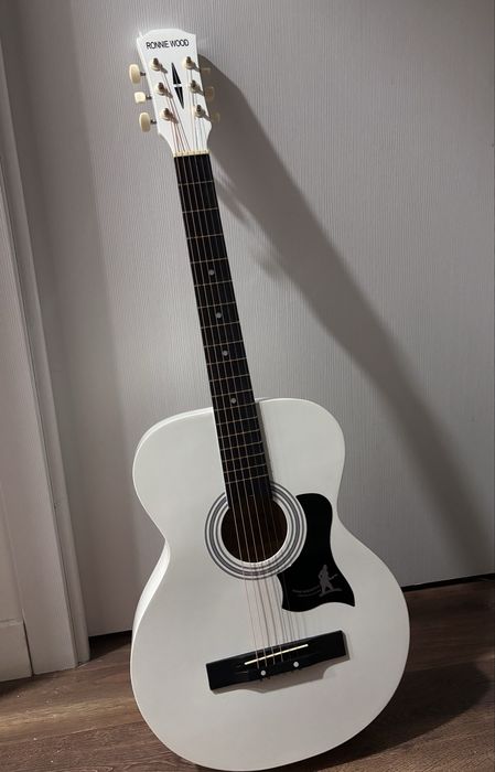 Продам гитару б/у