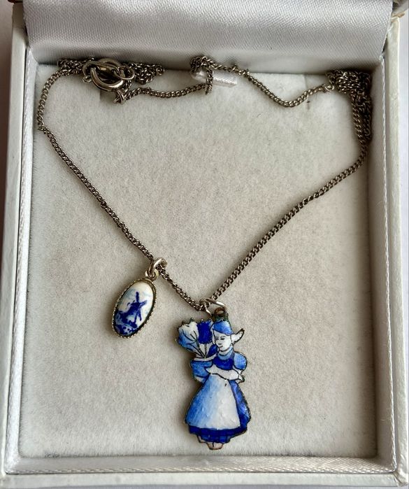 Pandantive olandeze din metal pe lant din metal