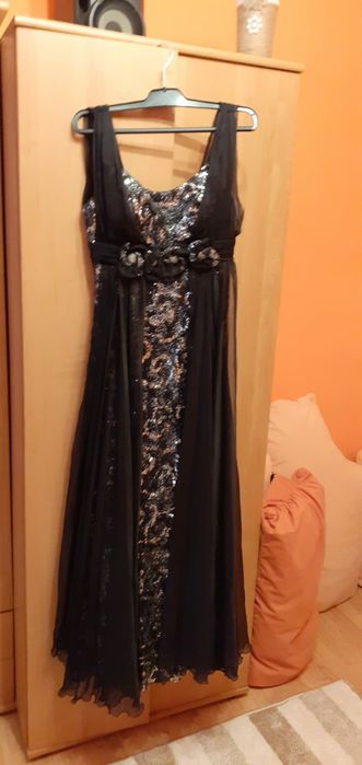 Rochiță mr 38 din dantelă cu paiete