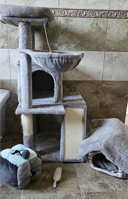 Ansamblu de joacă pentru pisici + căsuța + accesorii