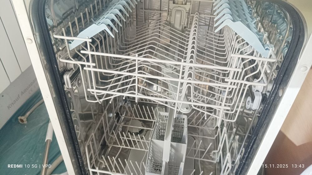 Тясна съдомиялна BEKO