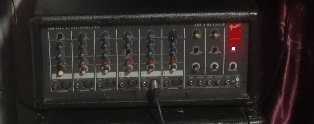 Vând sau schimb mixer.