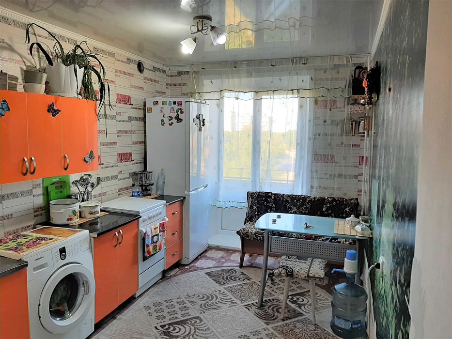 3-х комн. квартира в 6 мкр. Кухня 9,3 кв.м.