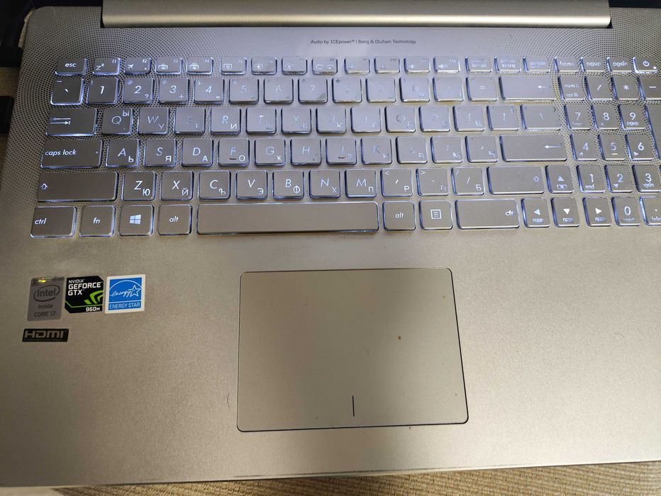 Asus UX501J-DS71T, 4k touch, 15.6, I7, 16 ram, 512 ssd, 960M - oтличен