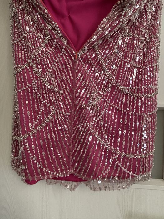 Rochita roz cu plasa din paiete si perle