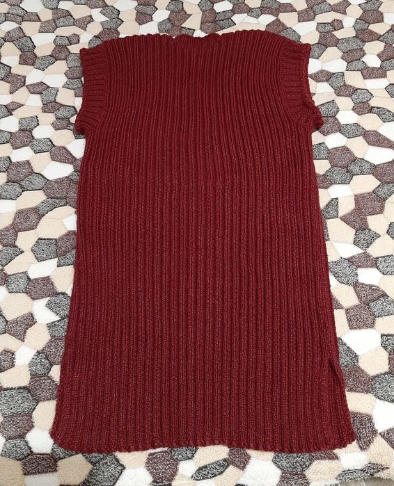 Дамски елек в бордо.