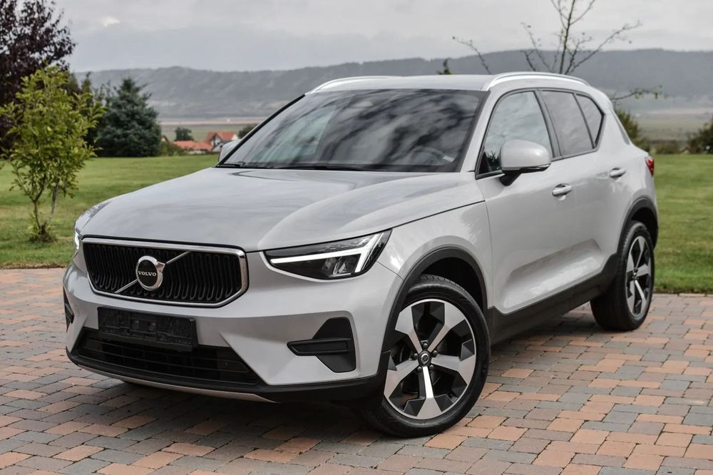 Volvo XC 40 Matrix-LED VirtualCock Distronic Lane Assist Cameră Video B3 163CP