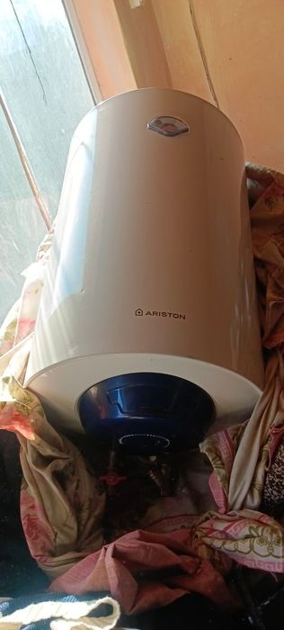Продам бойлер Ariston 

Продаю электрический бойлер Ariston