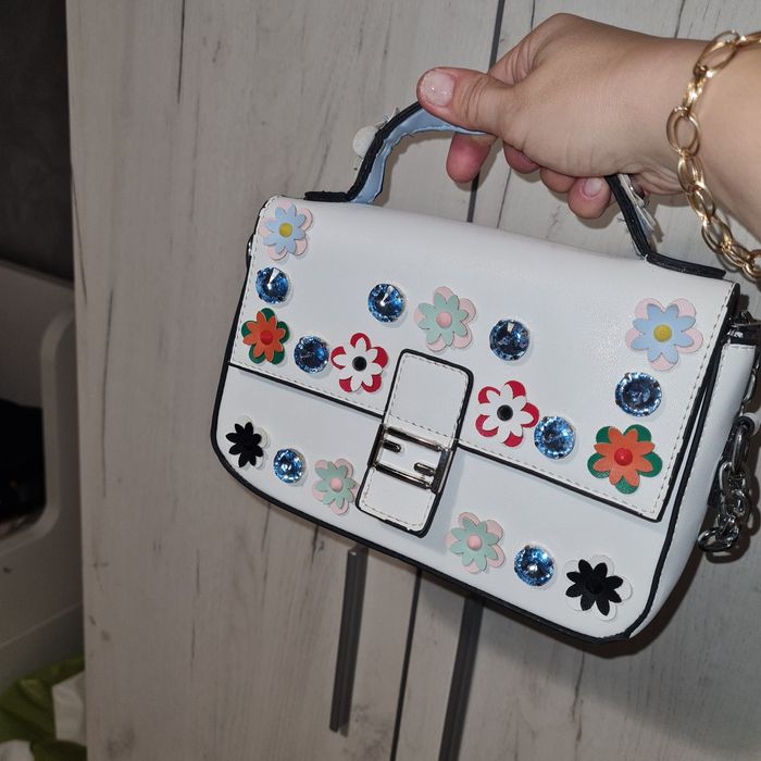 Geanta deosebita impecabila.