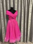 Rochie BBY roz, cu umerii picați, model deosebit,