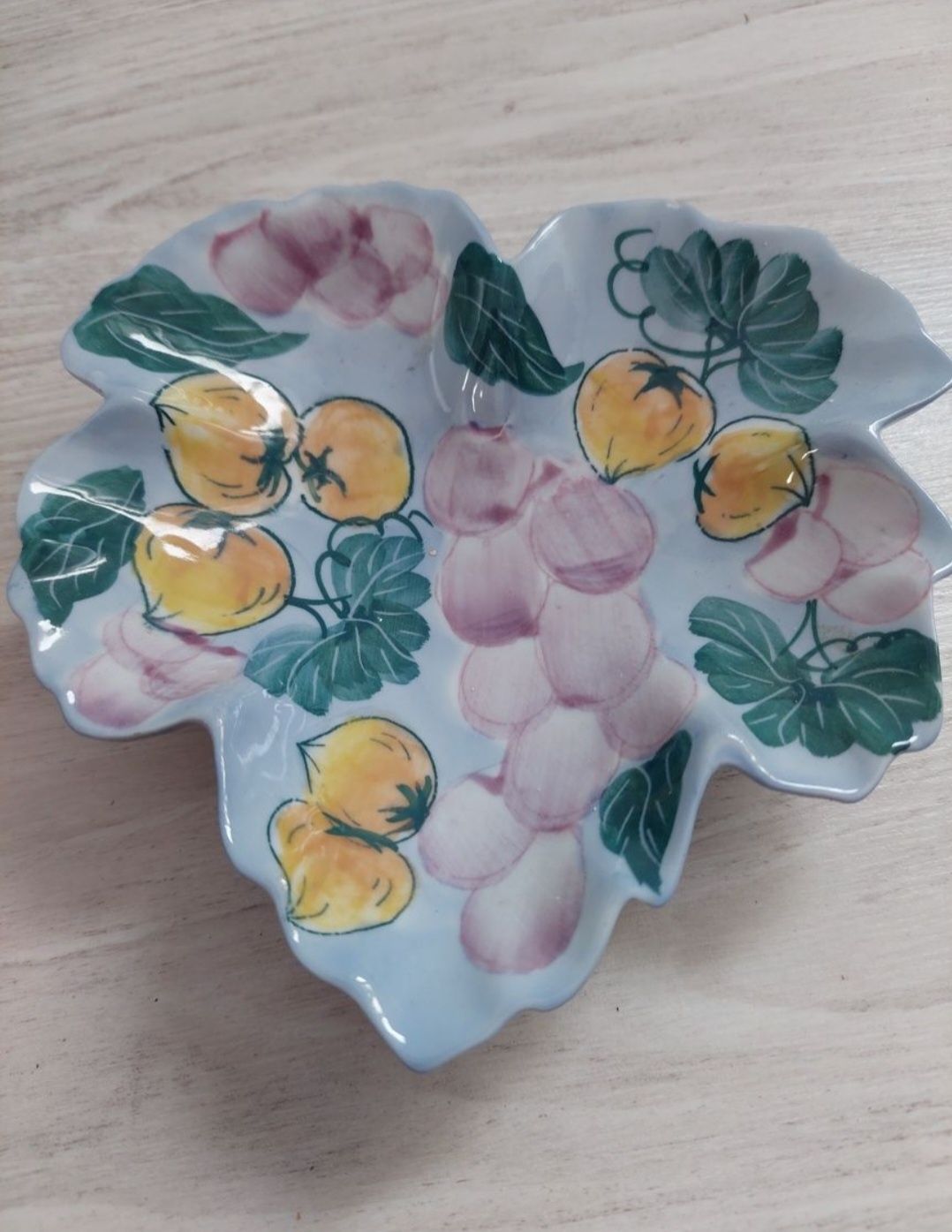 Decorațiune veche din ceramică