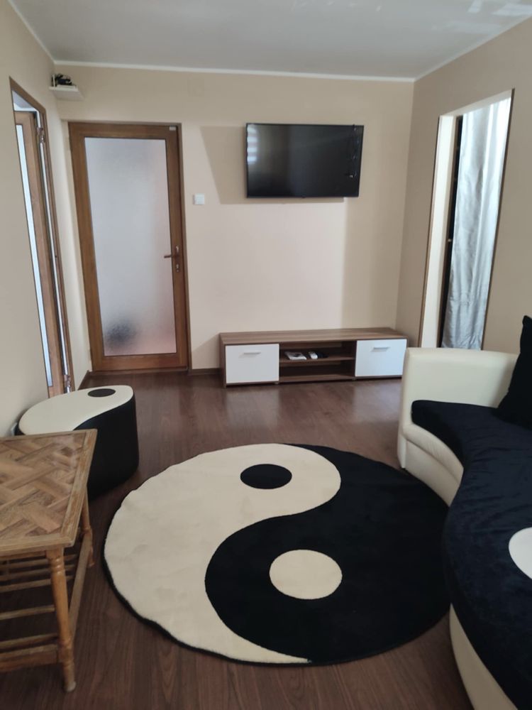 Închiriez apartament cu 3 camere