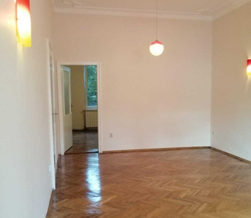 Дава се под наем Двустаен апартамент в Бургас, Център - 96 кв.м за 400 € - Снимка #1