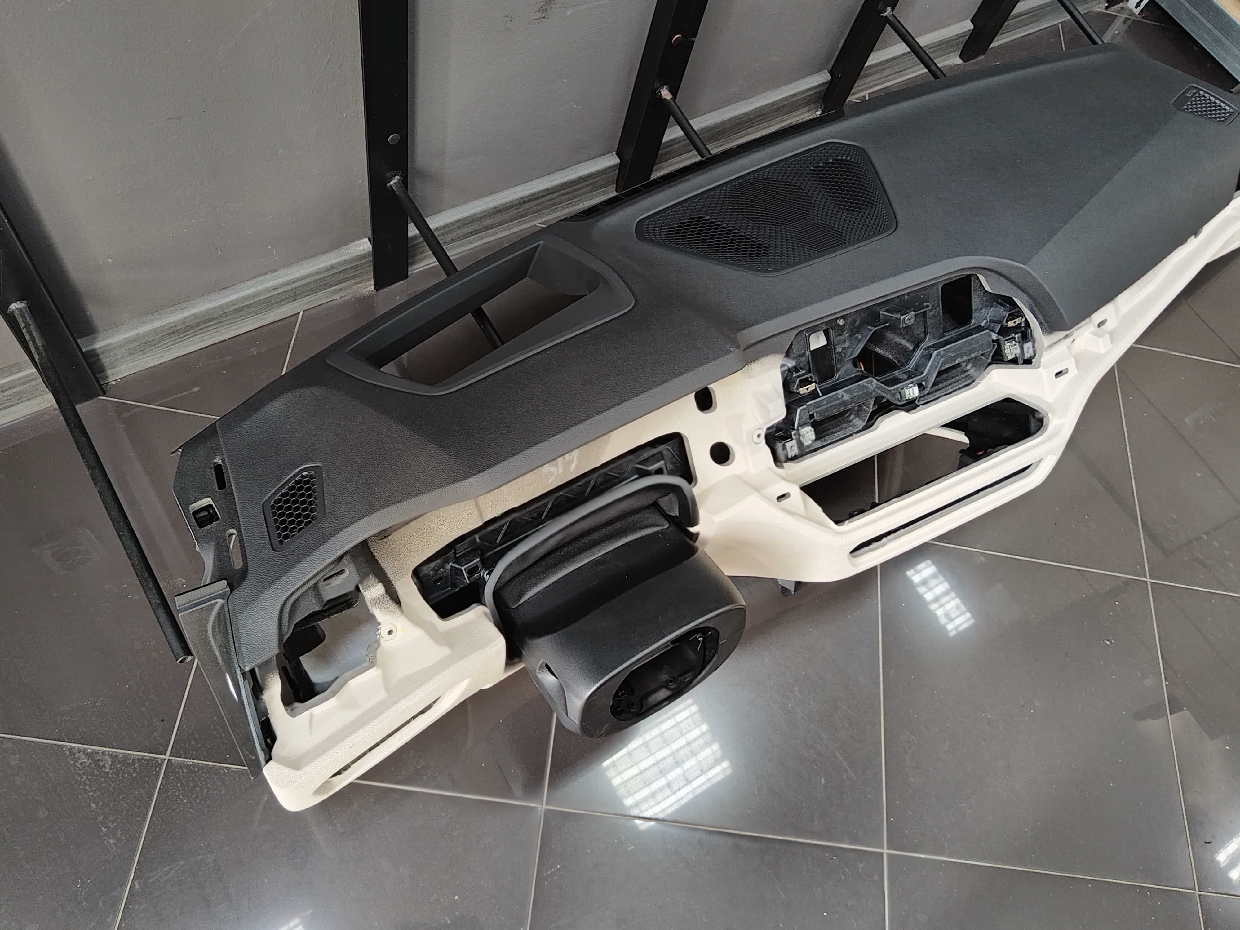 Черно Кожено Арматурно Табло BMW 3 G20 G21 G22 G23 G26 i4 - HUD