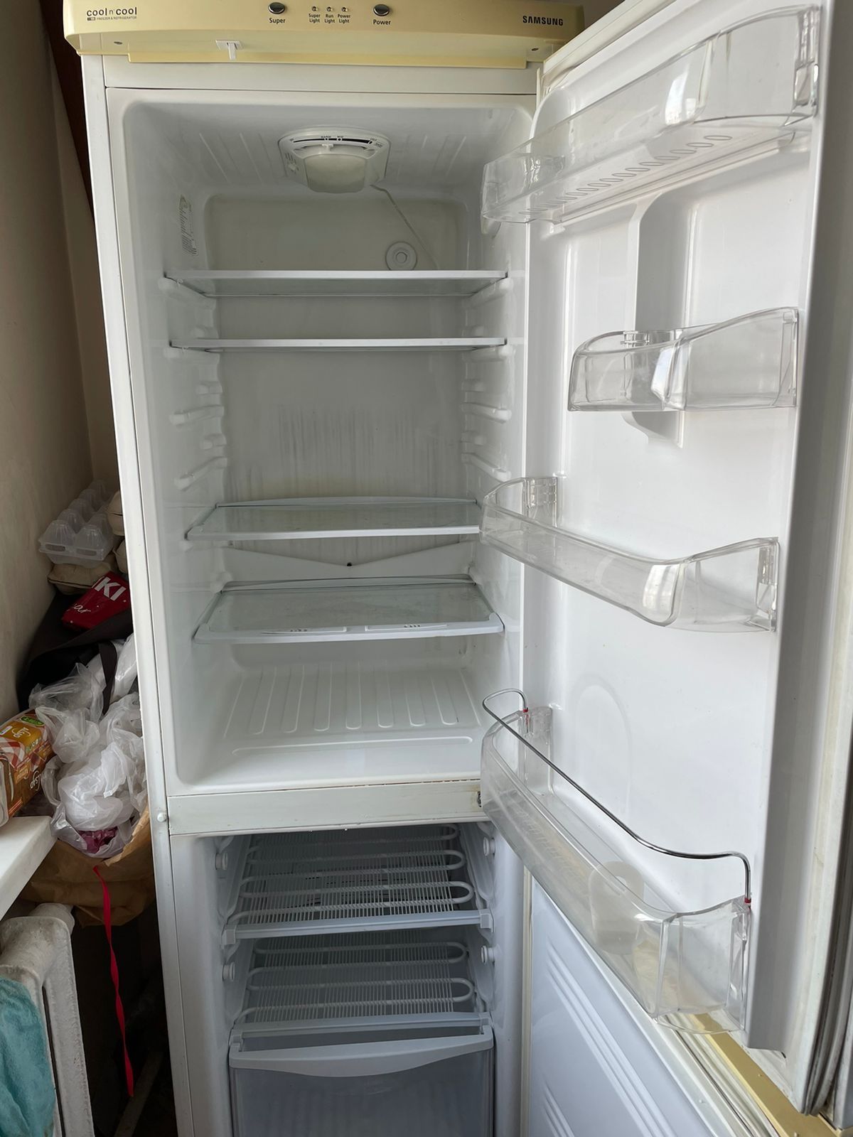 Продам не рабочий холодильник на запчасти