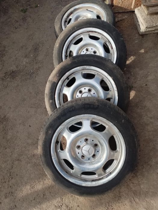 Продавам джанти за Мерцедес е класа 16 цола с гумите