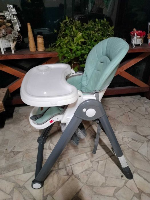 Vând scaun de masă bebe