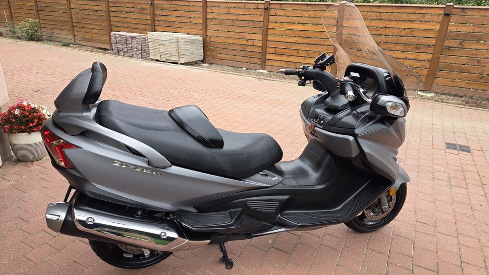 Suzuki Burgman 650, maxiscuter  (Honda Forza, Yamaha TMax, Kimko)