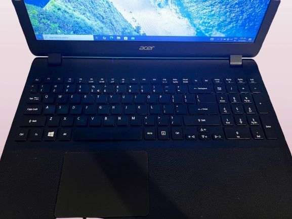 Laptop Acer Aspire ES1-571