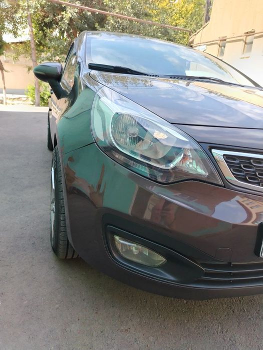 Автомобиль Kia Rio 2013 года