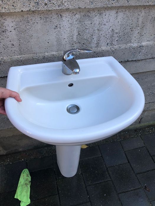 Vand obiecte sanitare (vas wc si lavoar )