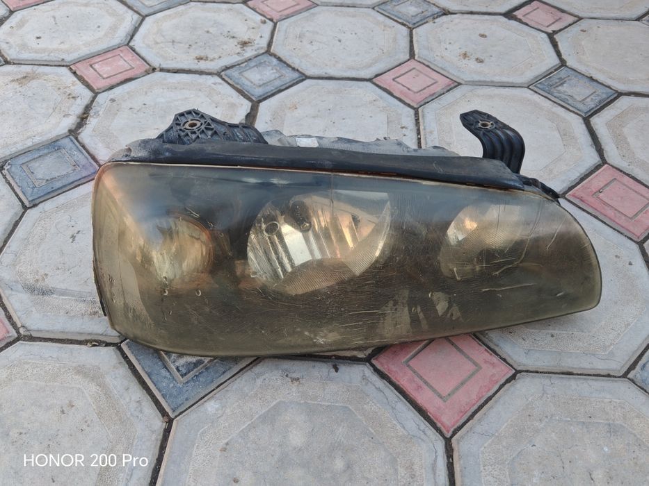 Фара на Хуиндай элантра 2004