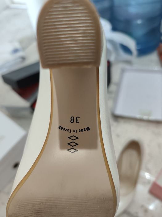 Ayollar uchun oyoq kiyim