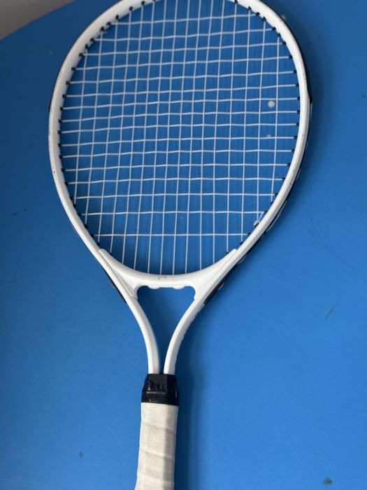 Продам теннисную ракету