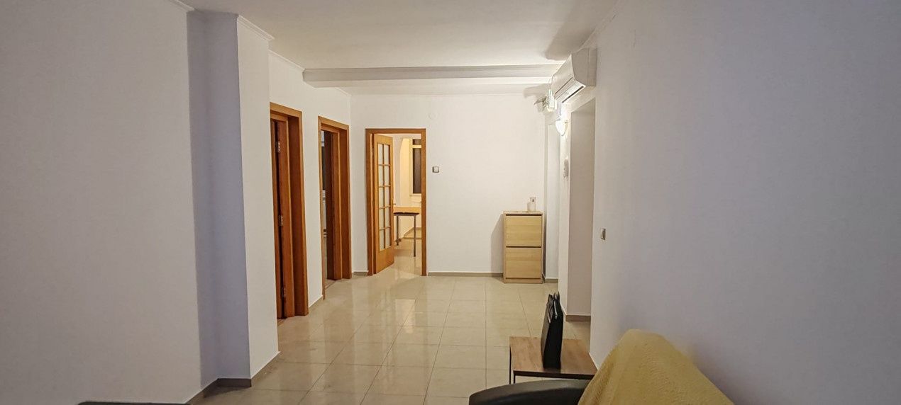 Apartament 3 camere decomandat,zonă centrală!