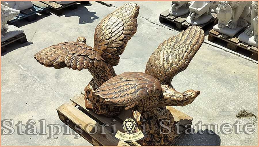 Set două statuete vulturi pe stâncă, model S35.