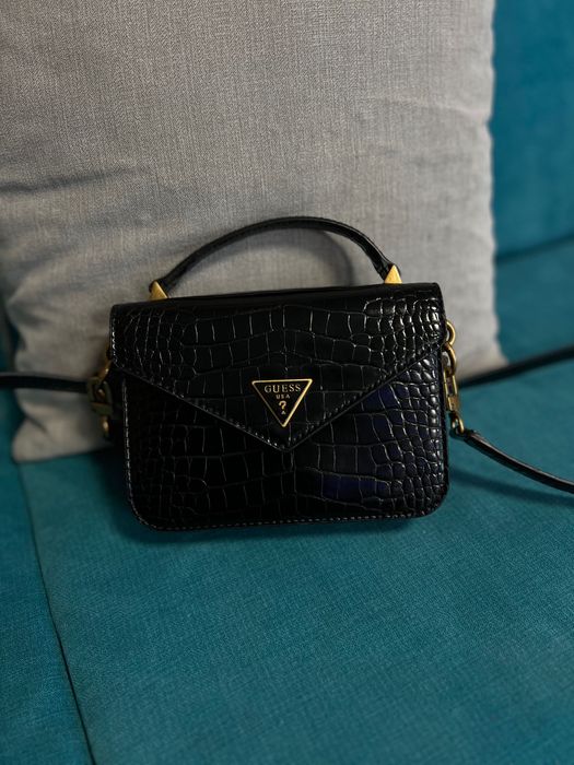 Черна чанта guess