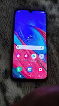 Samsung A40 4gb/64gb пукнато стъкло