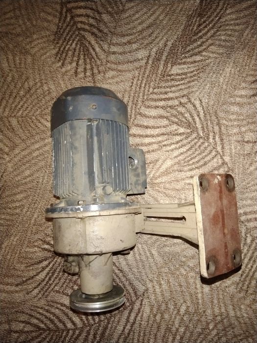 Двигатель асинхронный аир71С2шухЛ4-2880 об/мин