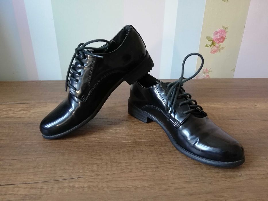 Дамски лачени обувки  ПАОЛО БОТИЧЕЛИ, нисък ток, шита подметка