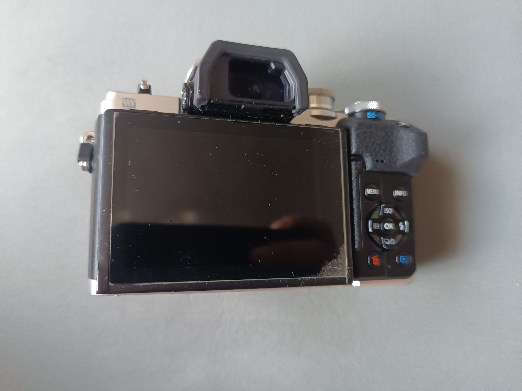 Aparat foto Mirrorless Olympus E-M10 Mark IV Silver + Obiectiv