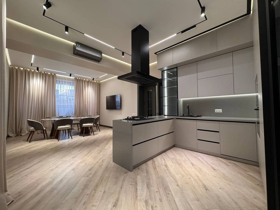 Продается дом 5 соток, ор-р: Геофизика, 2 уровня 320 м²