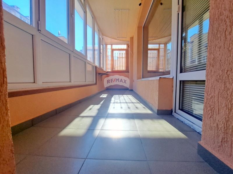 Продава се Тристаен апартамент в Варна, Възраждане 1 - 94 кв.м за 1649 €/кв.м - Снимка #6