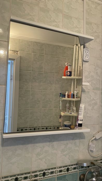 Зеркало для ванной с полкой