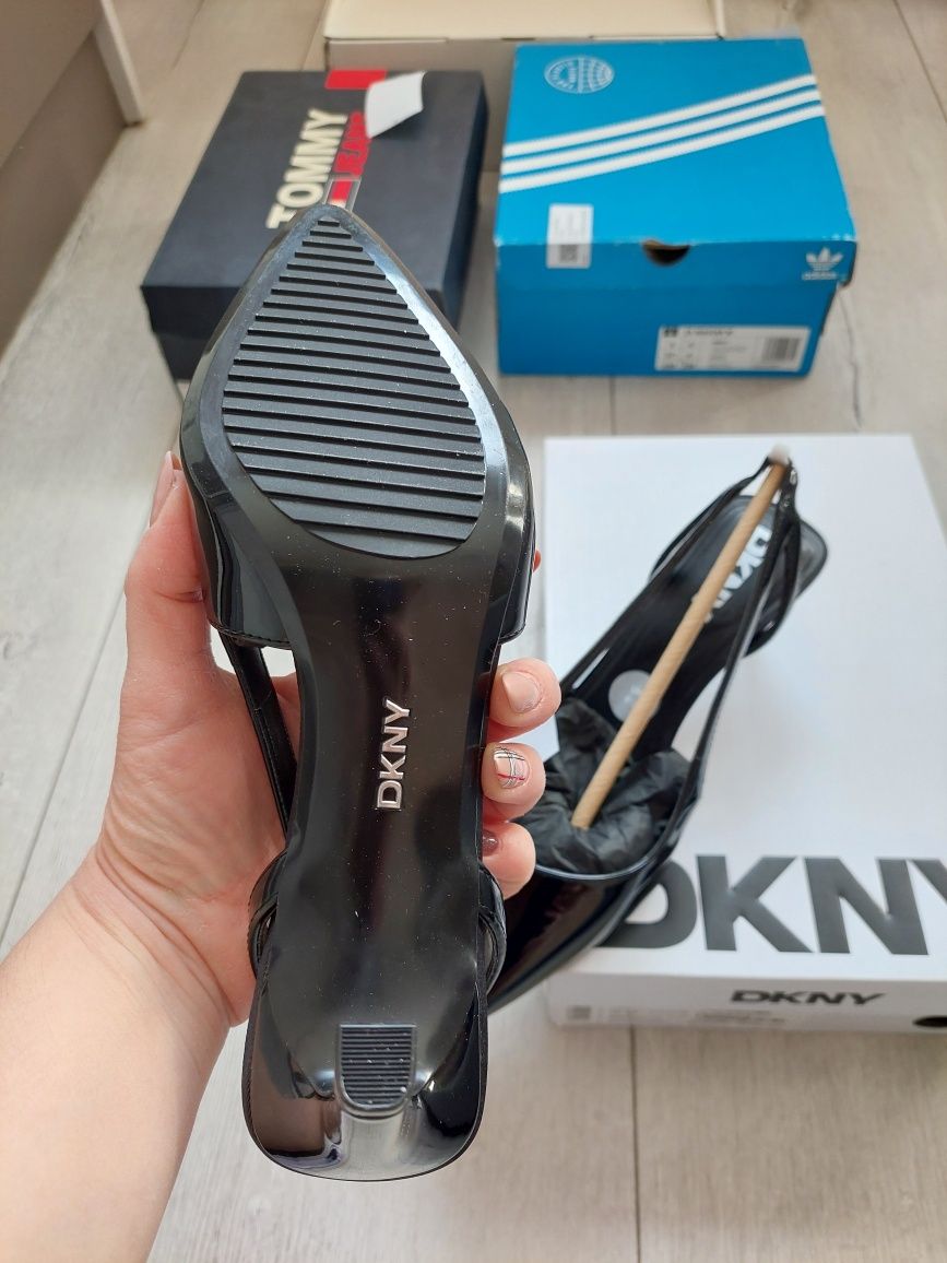 Чисто нови обувки DKNY