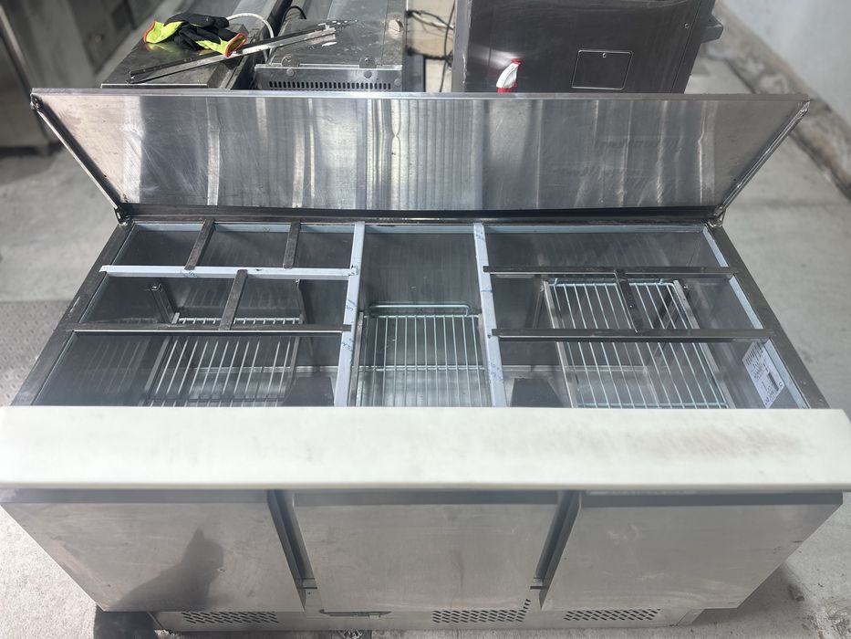 Хладилна маса 137см салатна