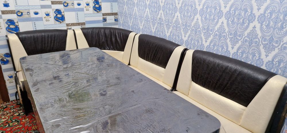 кухонный уголок кожанный